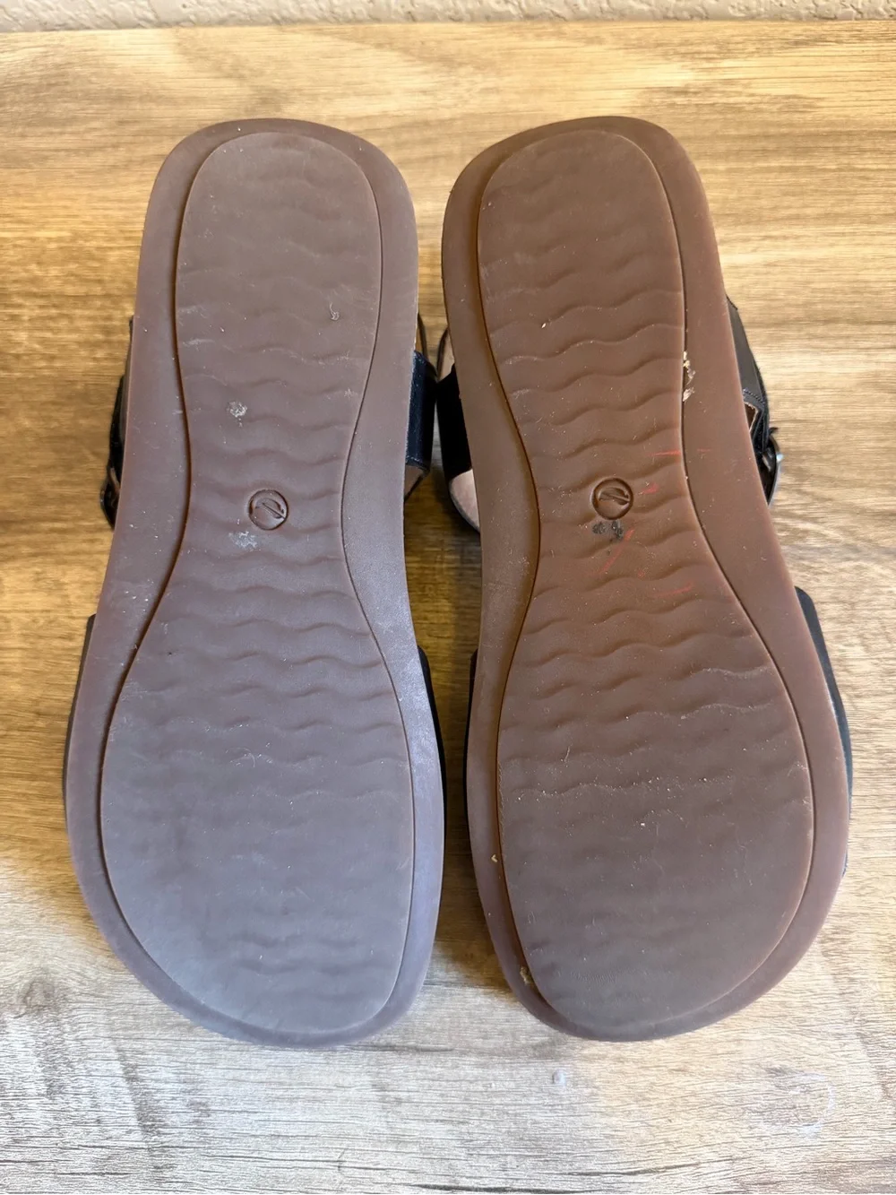 Clarks Un Perri Way Sandals Braided Leather straps cushioned Footbed